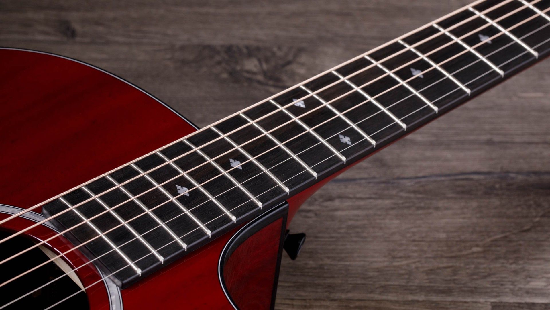 Taylor 224ce Deluxe LTD Trans Red – Bild 3