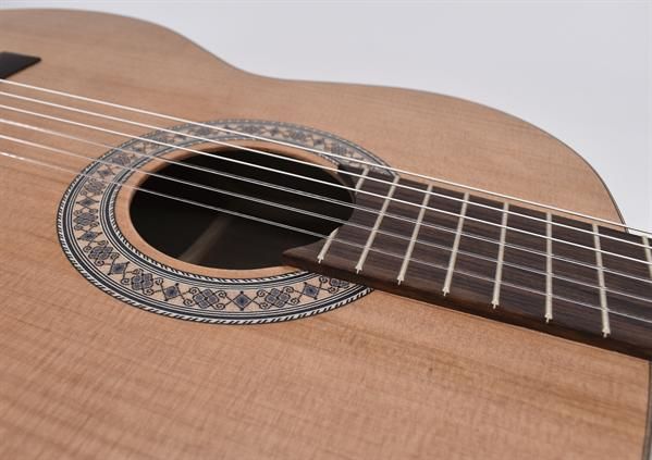 Volt Sevilla KG-6000 4/4 classical guitar high gloss soundport (solid cedar/walnut)