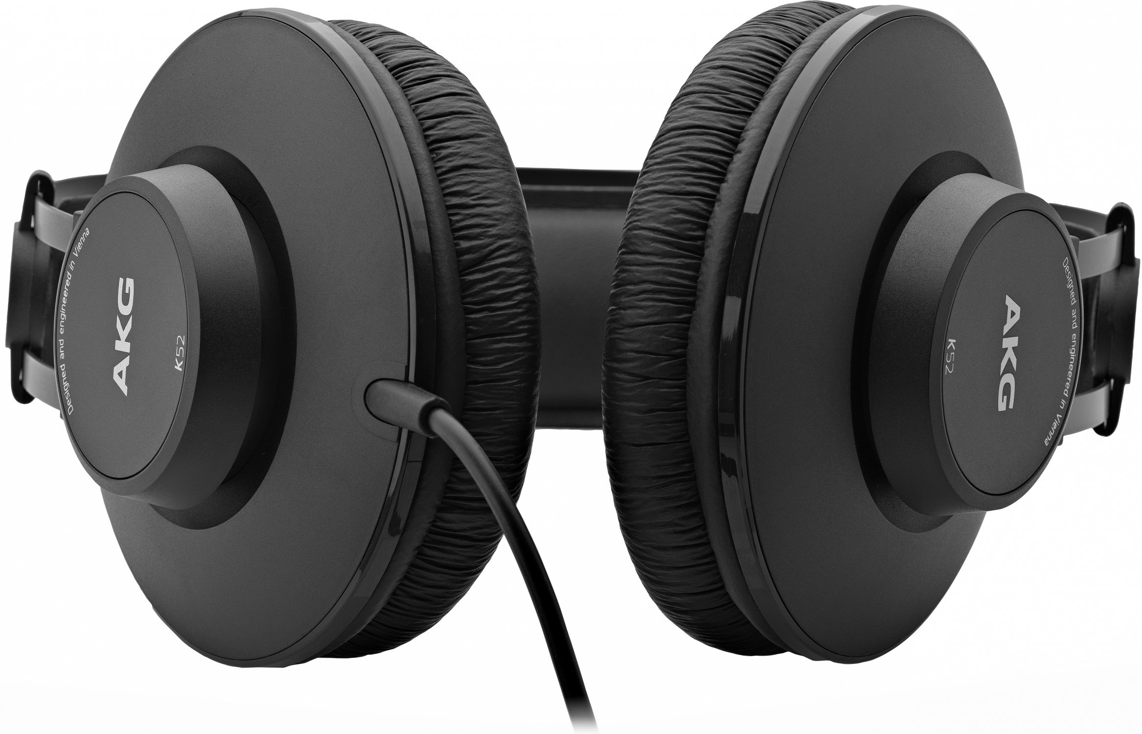 AKG K52