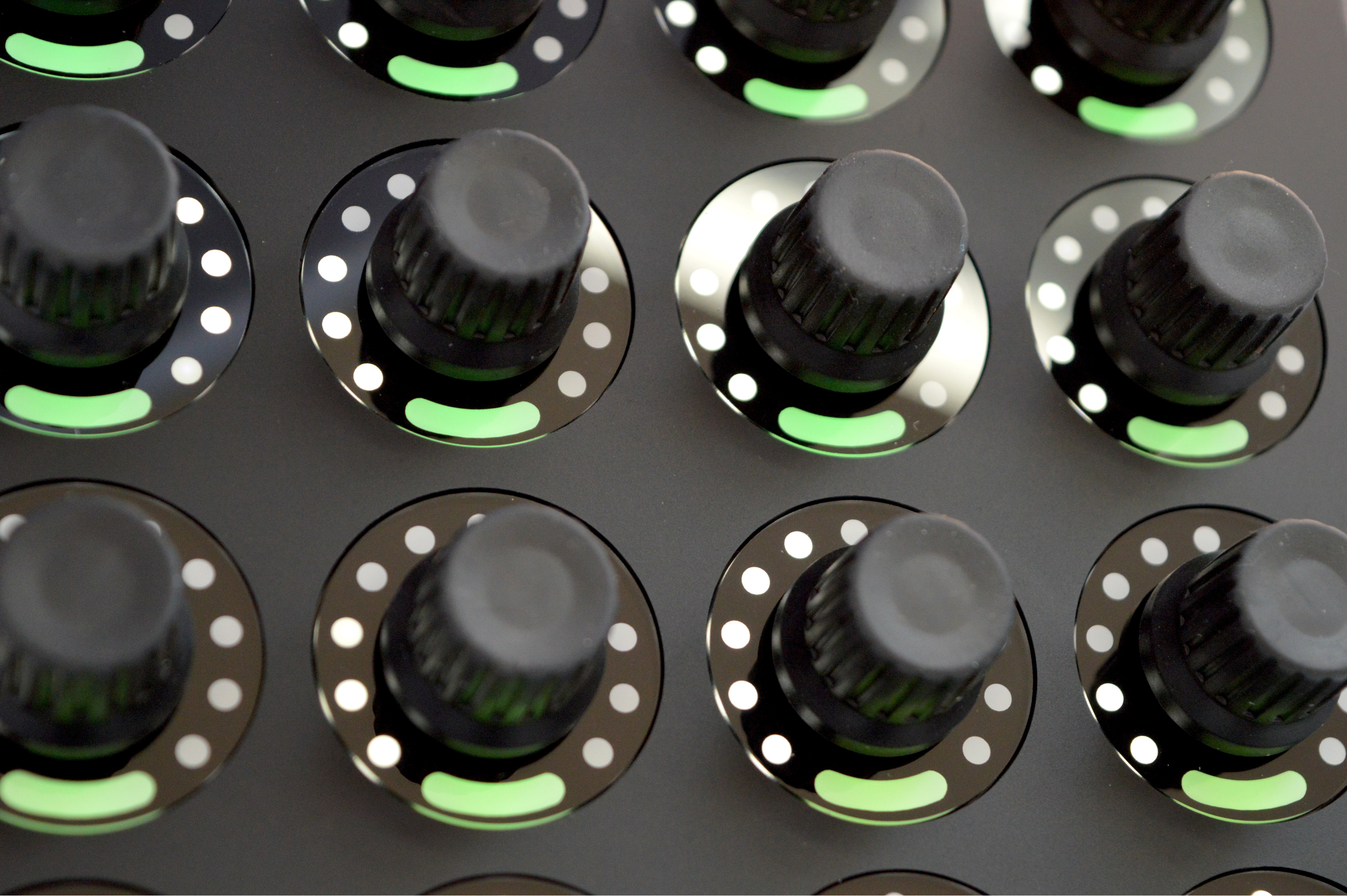 DJ Techtools Midi Fighter Twister 