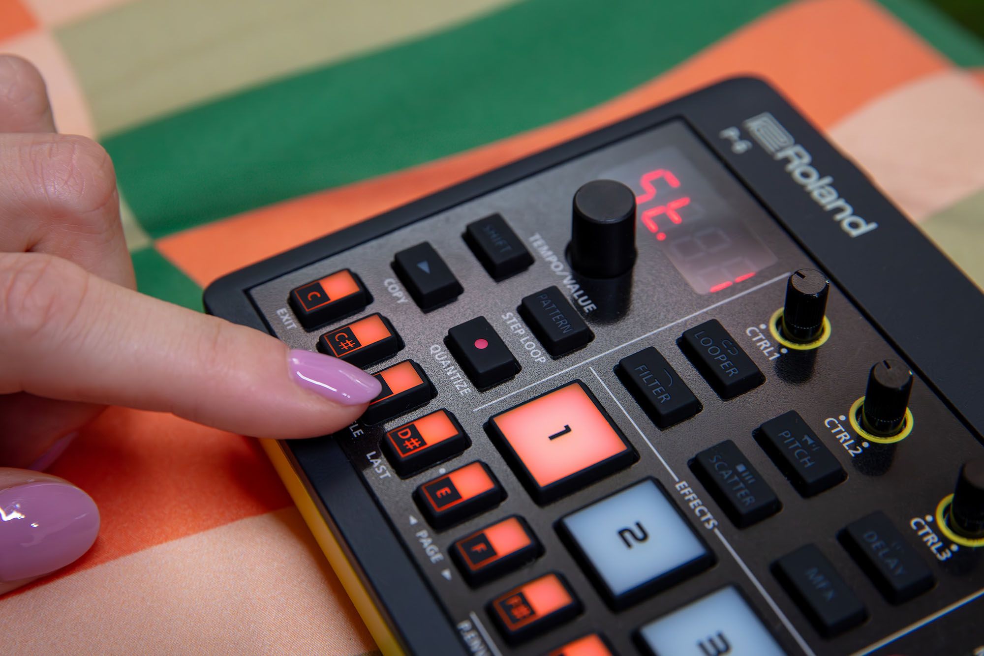 Roland AIRA Compact P-6 Sampler