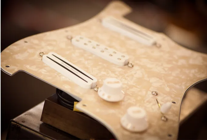 Seymour Duncan Dave Murray Loaded Pickguard Pearloid – Bild 2