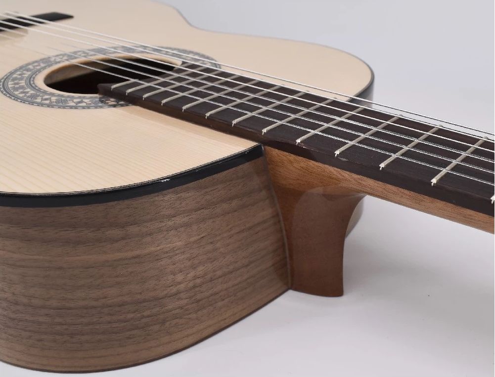 Volt Sevilla KG-5000 3/4 Hochglanz (massiv Fichte/Nussbaum) – Bild 5