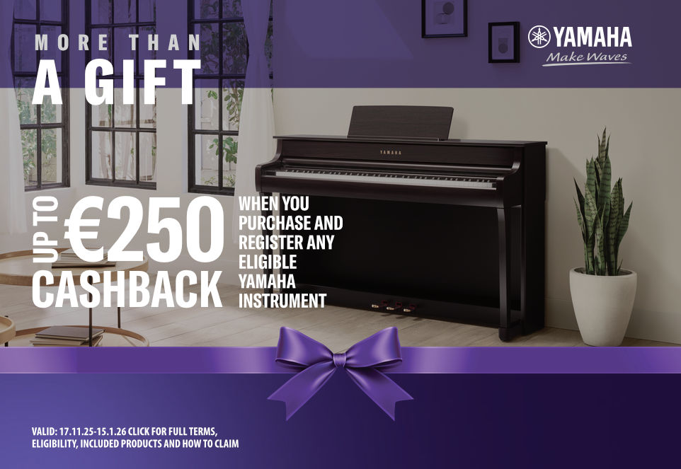 Yamaha “More than a gift” banner for up to €250 cashback when purchasing and registering a participating Yamaha instrument. In the background, an image of a home piano.