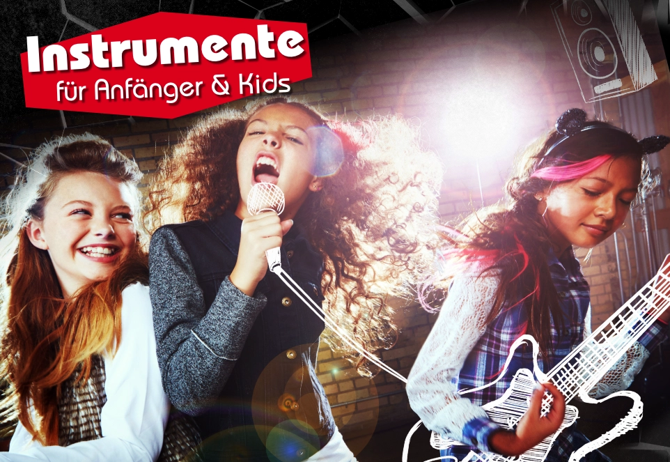 Drei musizierende Kinder mit Gitarre & Mikrofon, beleuchtet von einem Hellen Scheinwerfer im Hintergrund. Dazu ein Schriftzug: „Instrumente für Anfänger & Kids“.
