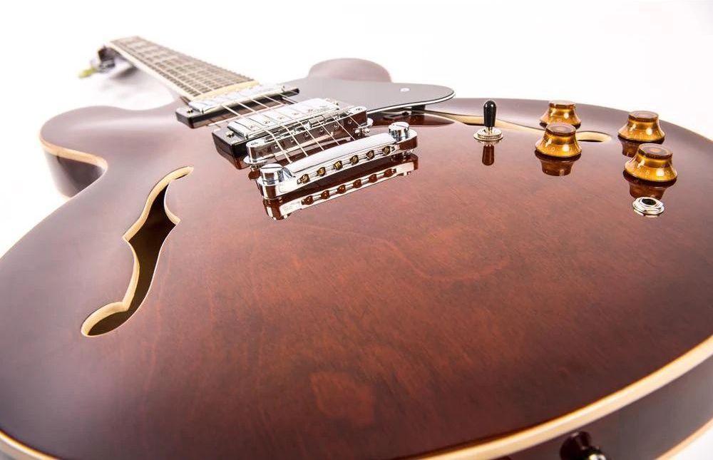 Vintage Reissued VSA500W Gloss Natural Walnut